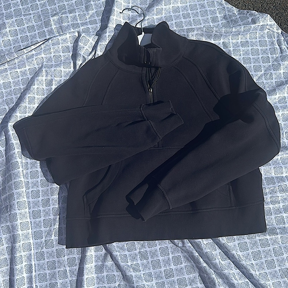 Lululemon XS/S Scuba funnel neck half zip. Excellent condition, only line dried